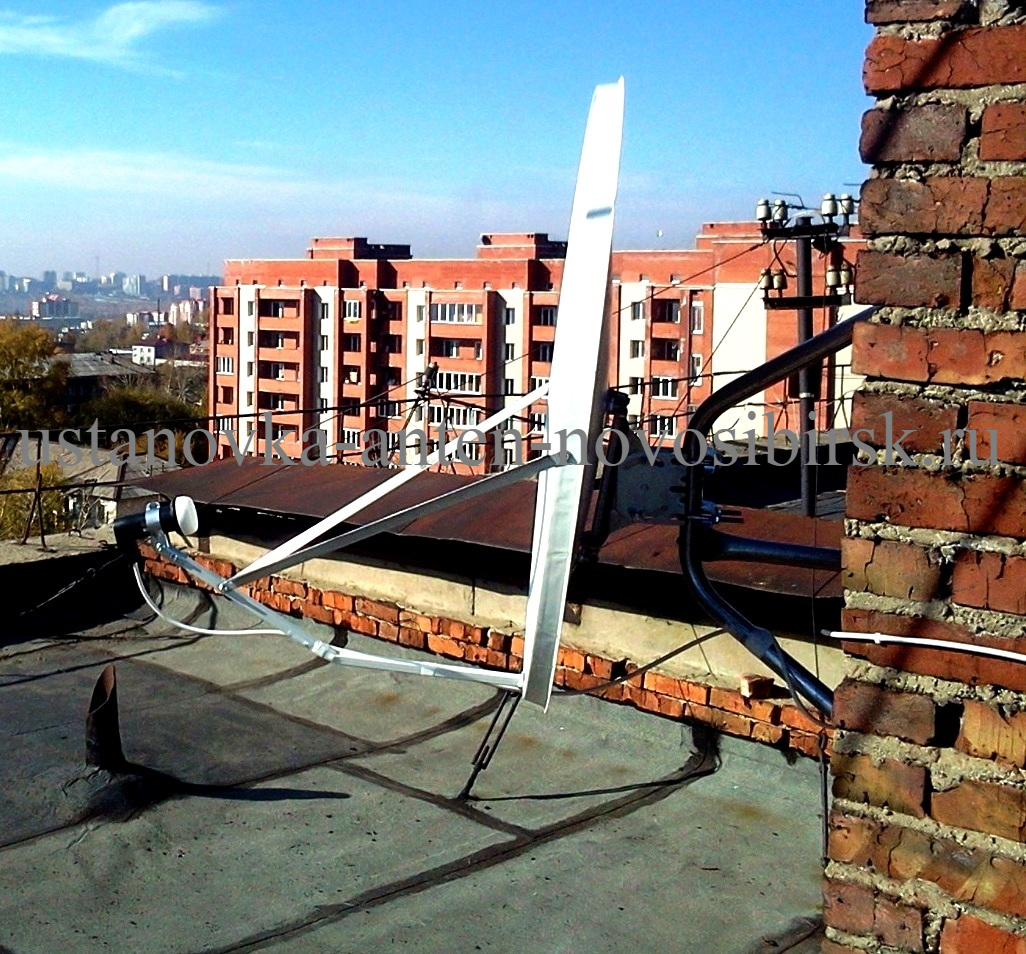 Установка антенны Телекарта на крыше многоквартирного дома